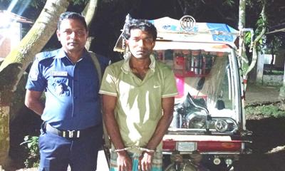 ঘোড়াঘাটে ইজিবাইক ছিনতাইয়ে দম্পতির ফাঁদ, গ্রেপ্তার ১